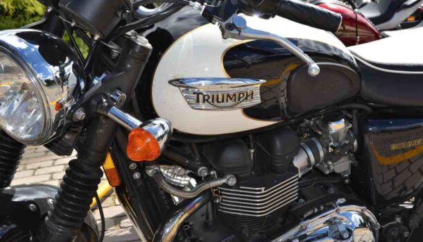Il marchio Triumph sulla moto