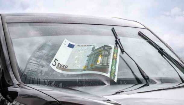 Truffa parabrezza sta spopolando