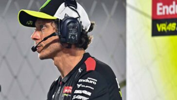 Valentino Rossi nei box