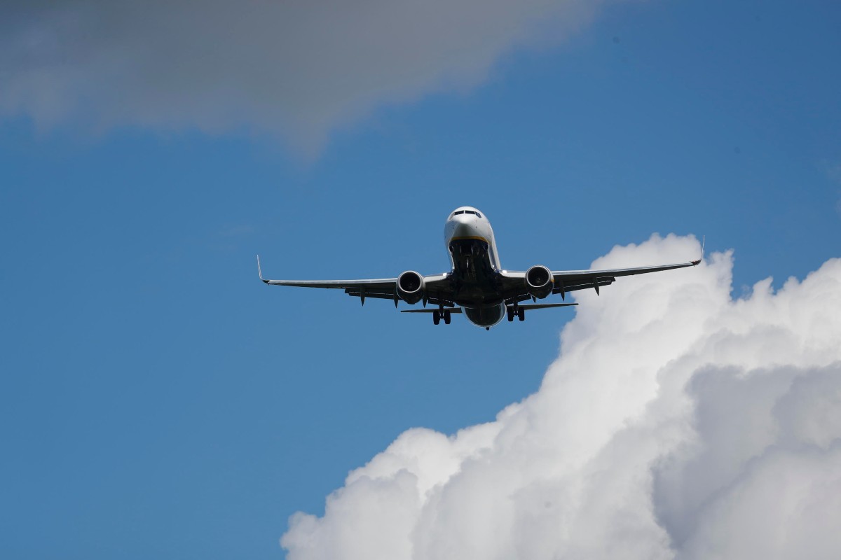 Aereo di linea in volo