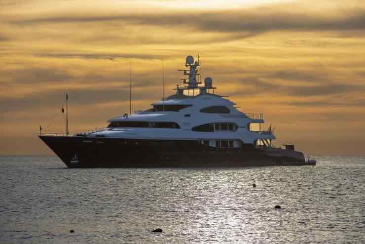 Yacht con motore ad olio vegetale