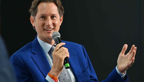 John Elkann novità ricavi 4 miliardi