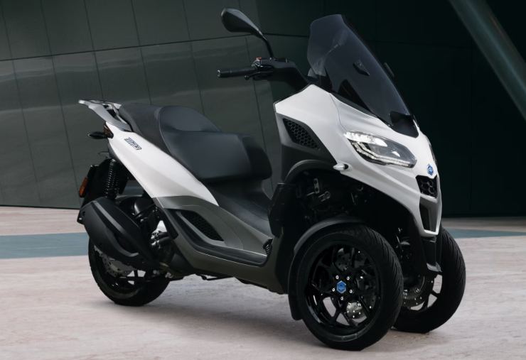 Piaggio MP3 scooter tre ruote