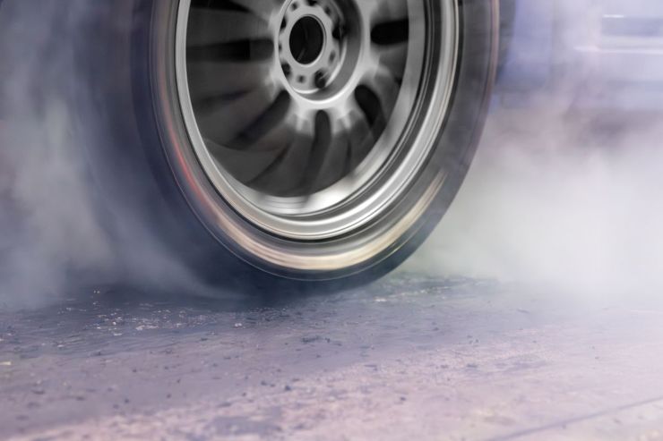 Ruote parcheggio girate auto