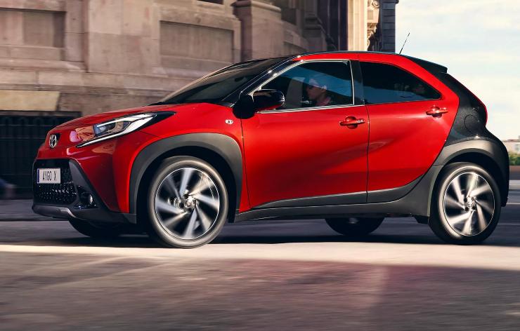 Auto Giappone Toyota Aygo X