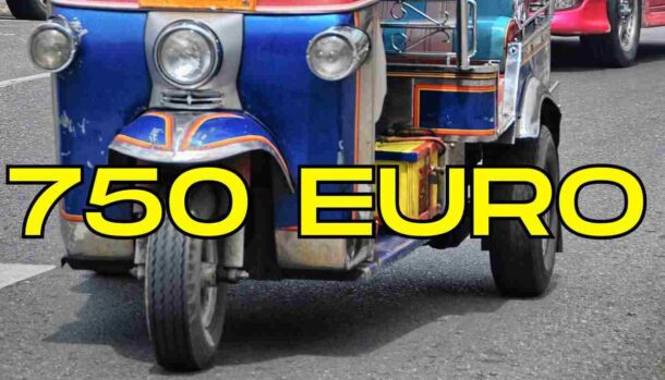 Piaggio MP3 scooter tre ruote