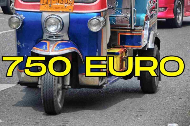 Piaggio MP3 scooter tre ruote