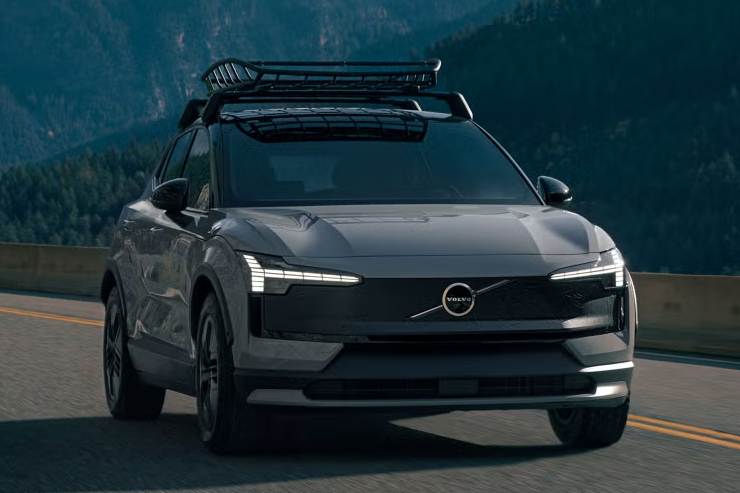 Volvo EX30 SUV novità