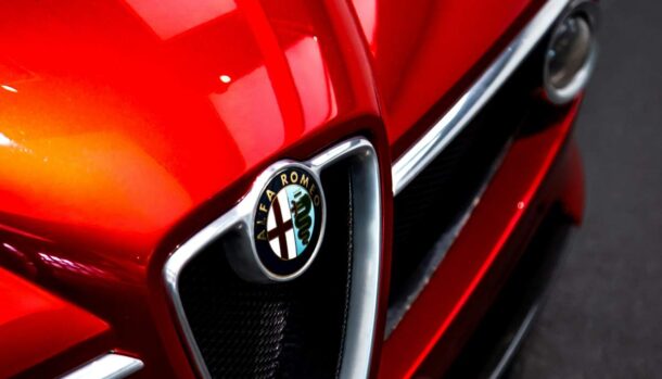 Alfa Romeo incrocio Ferrari Bugatti