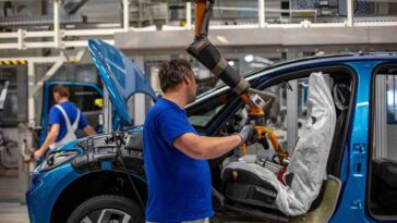 Auto colosso in grave crisi