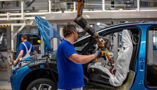 Auto colosso in grave crisi