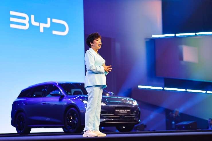 BYD avanti di 25 anni per Farley