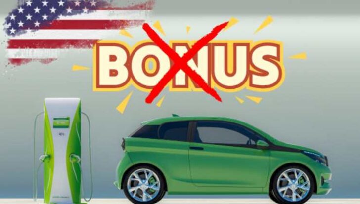 La bandiera americana, la scritta Bonus con una X rossa sopra e una macchina elettrica in ricarica