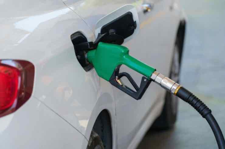 Carburanti Francia e Spagna contro l'Italia