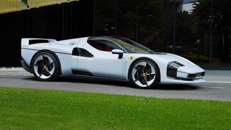 Ferrari SC40 tutti i segreti