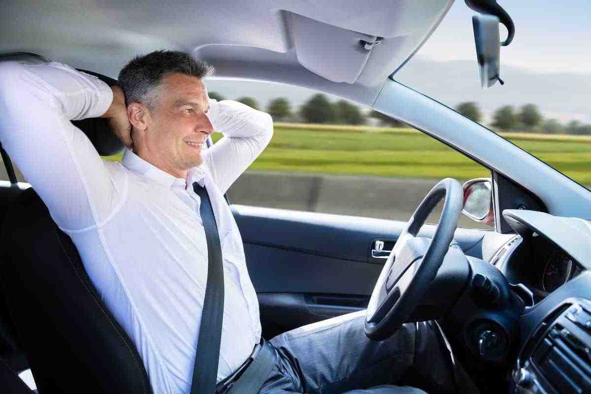 Tesla, problemi con la guida autonoma