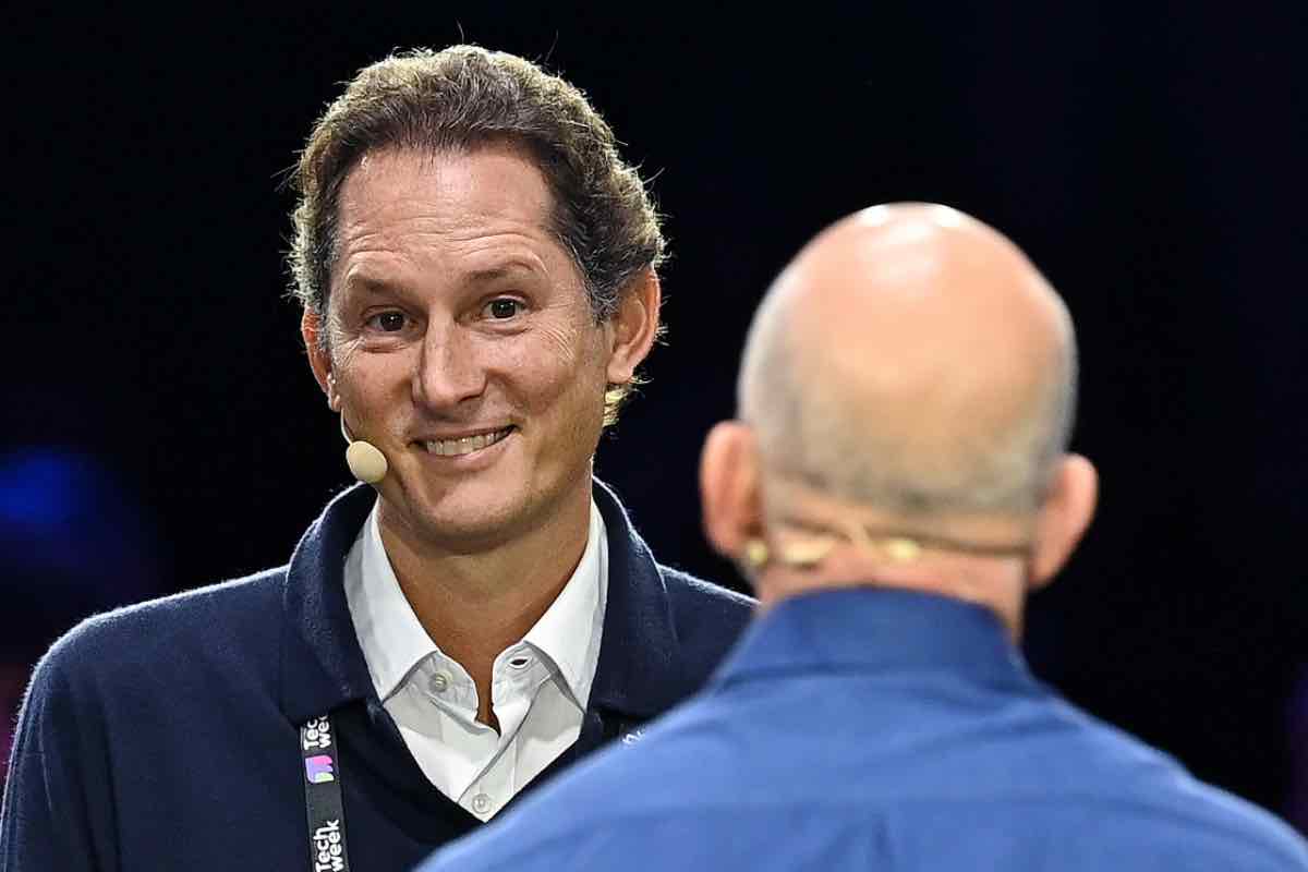 John Elkann cede al ricatto di Trump?