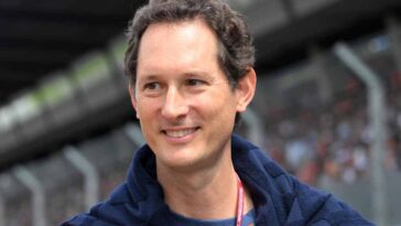 John Elkann cede tutto ai cinesi
