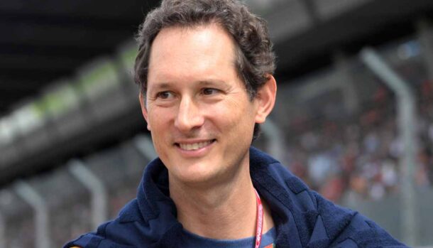 John Elkann cede tutto ai cinesi