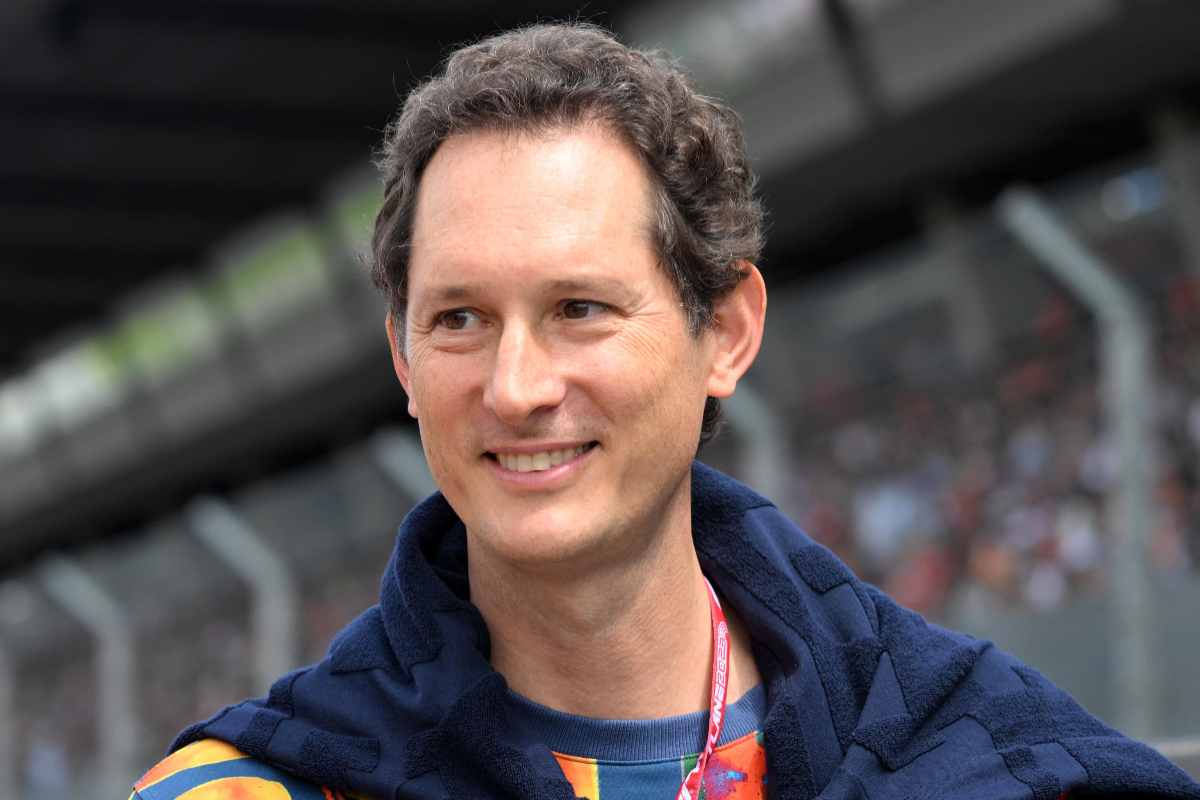 John Elkann cede tutto ai cinesi