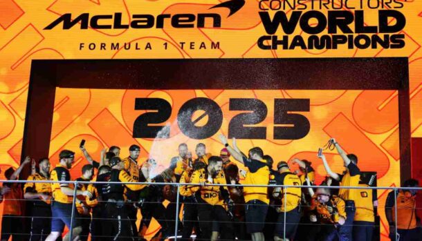 Gli uomini della McLaren sul podio di Singapore