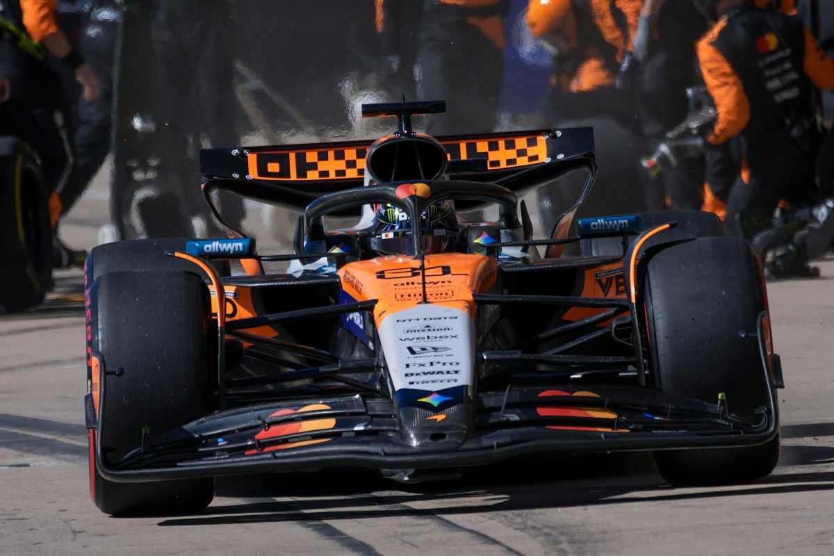 La McLaren di Piastri in pista