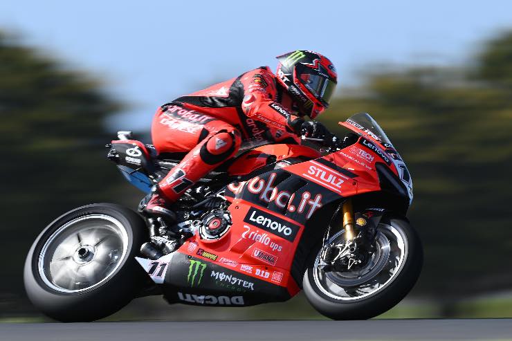 Nicolò Bulega mette pressione