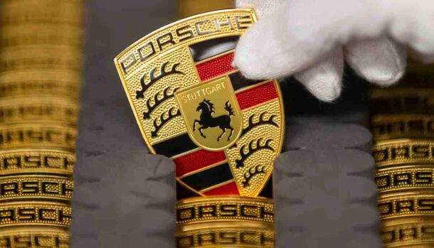 Porsche sputa sull'elettrico