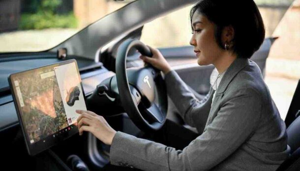 Tesla, problemi con la guida autonoma