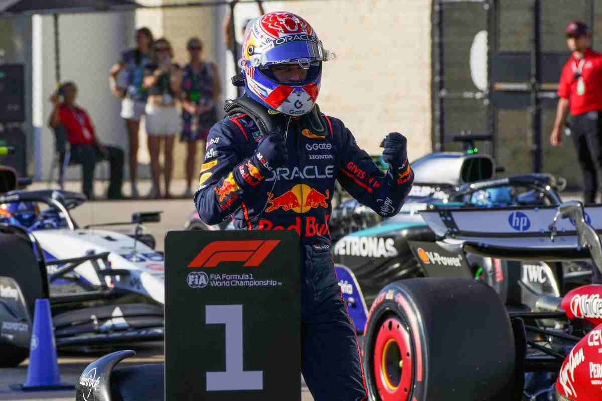 Max Verstappen esulta nel parco chiuso