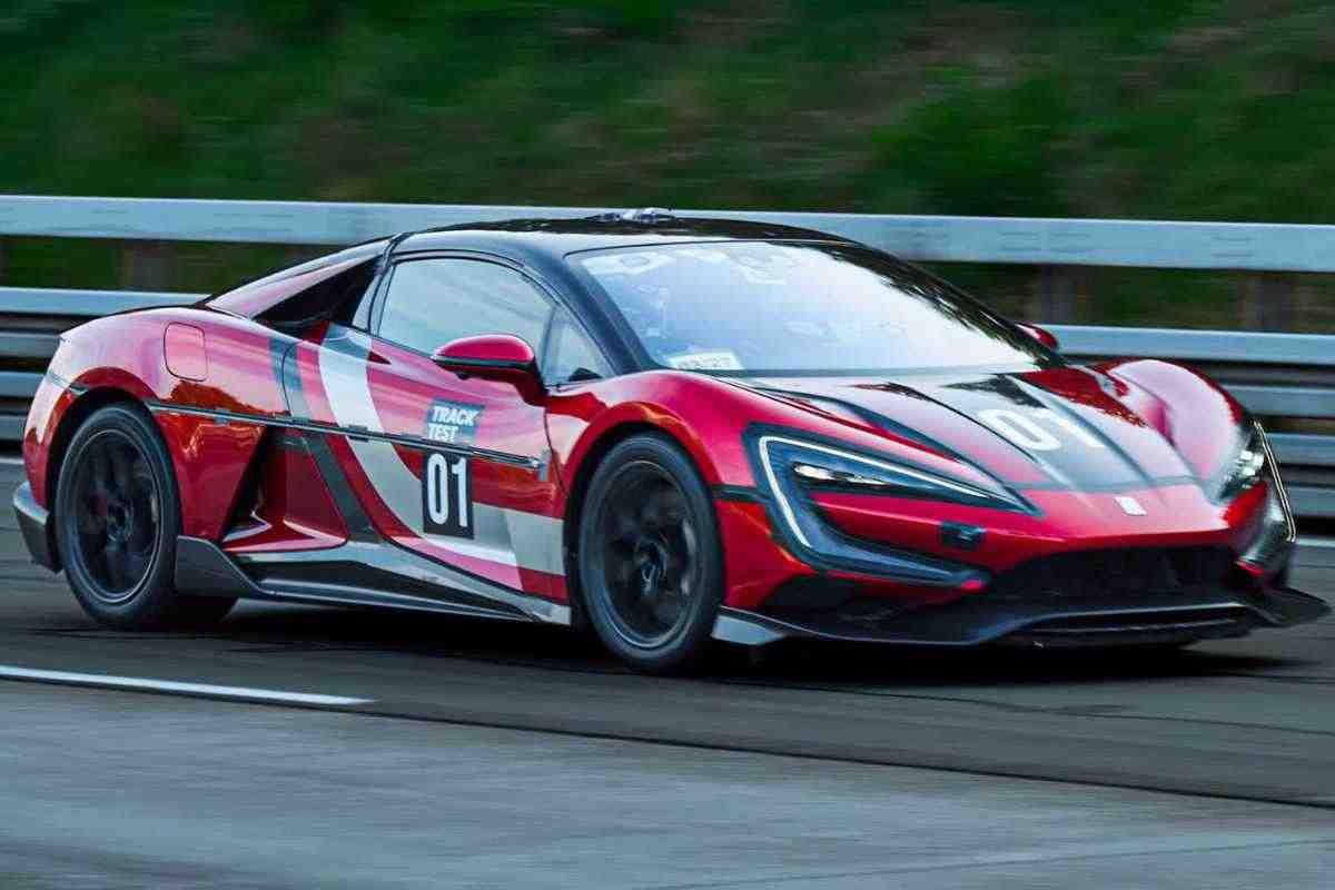 Differenza auto cinesi vs Ferrari