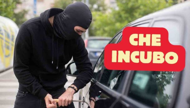 Furto auto parabrezza vetro