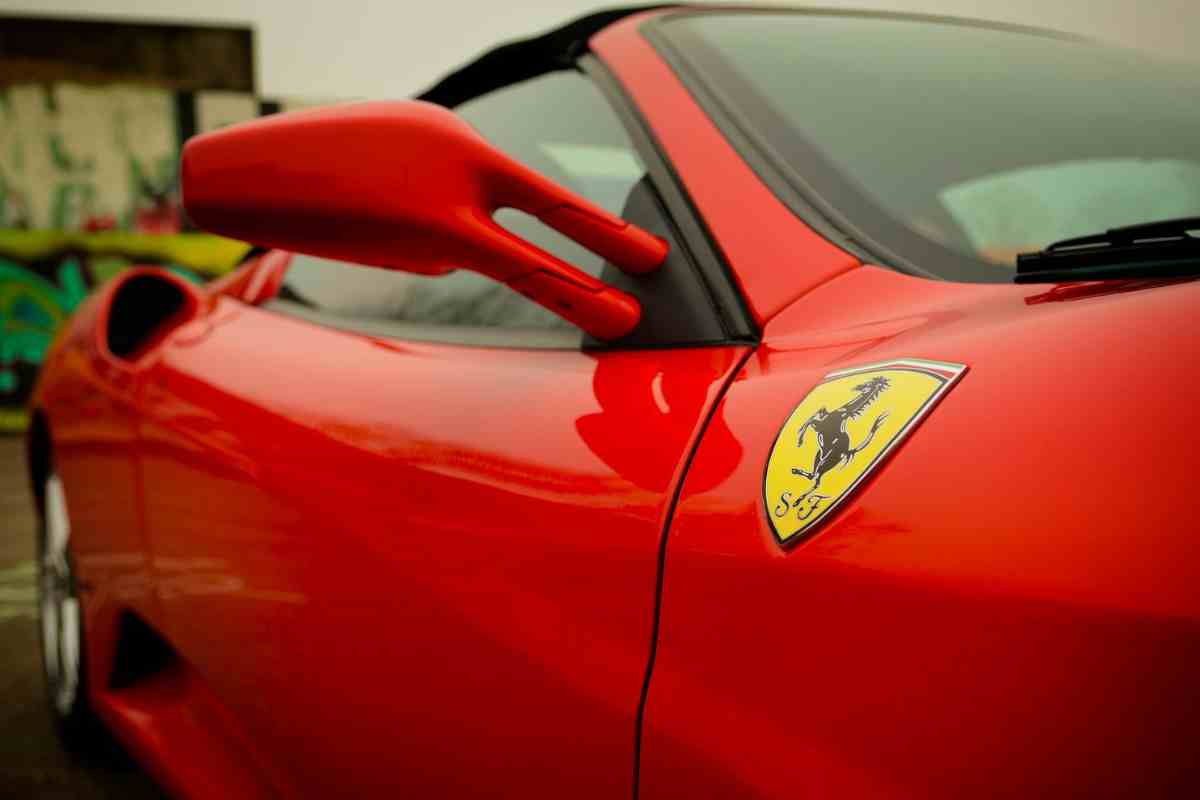 ferrari logo