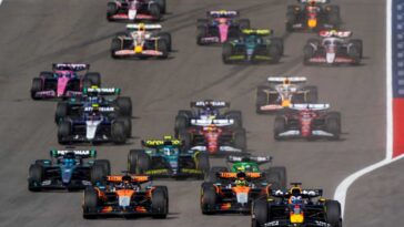 monoposto di Formula 1 al via