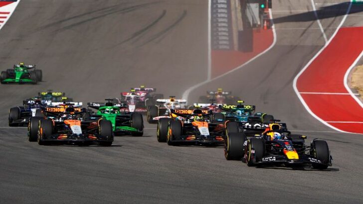 monoposto di Formula 1 in gara