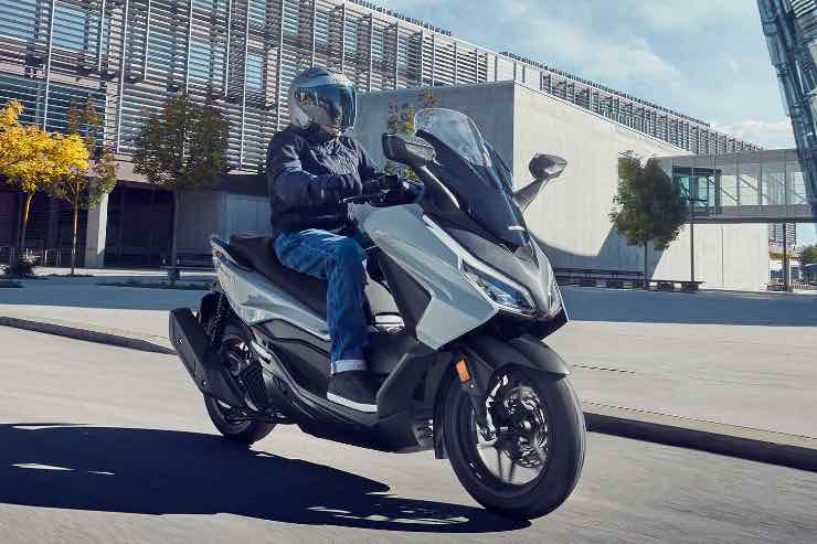 Honda Forza 125 novità scooter