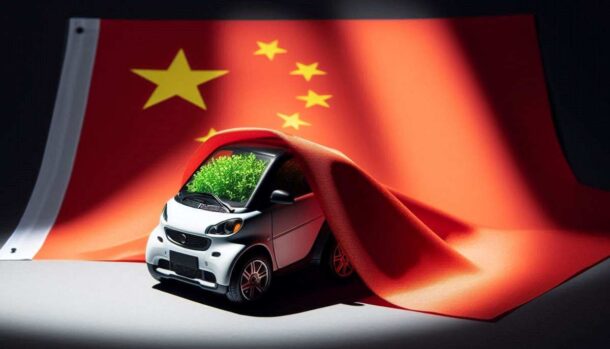 Crede di comprare una supercar cinese stile Ferrari: si ritrova con una mezza Smart falsa