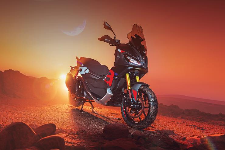 Aprilia SR GT 400 Yamaha Max