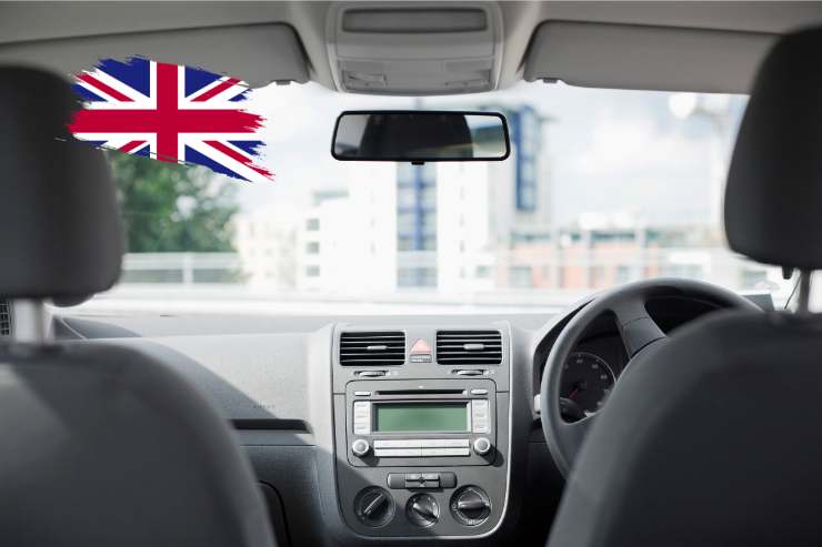 Auto con volante a destra: perché nel Regno Unito si guida così