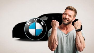 Una BMW a 25mila euro: un uomo esulta
