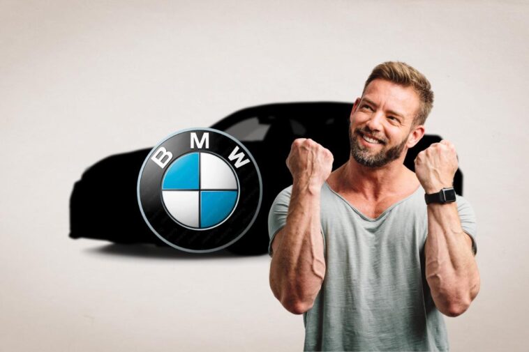 Una BMW a 25mila euro: un uomo esulta