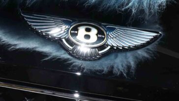 Una Bentley preparata per fare la Bugatti