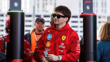 Leclerc nel paddock di Las Vegas
