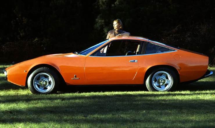 Ferrari 365 GTC4 con motore V12