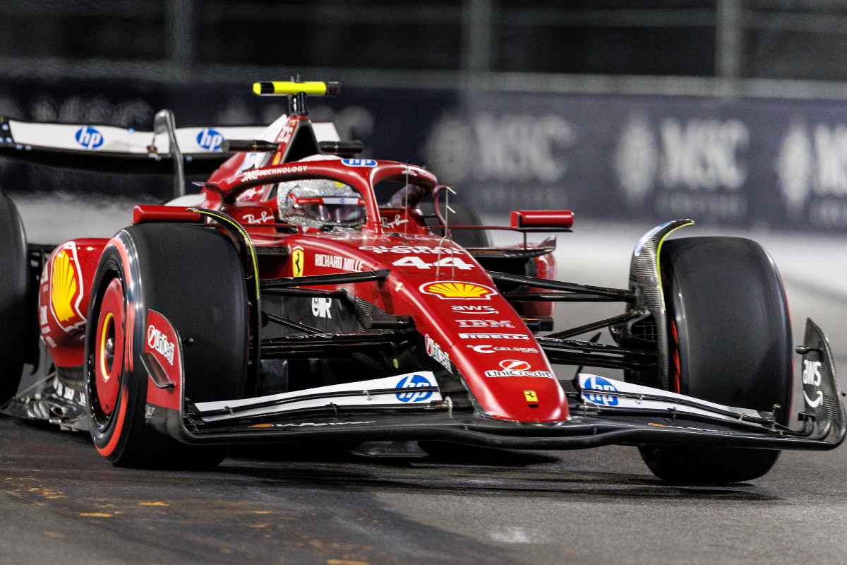 La Ferrari di Hamilton in pista a Las Vegas