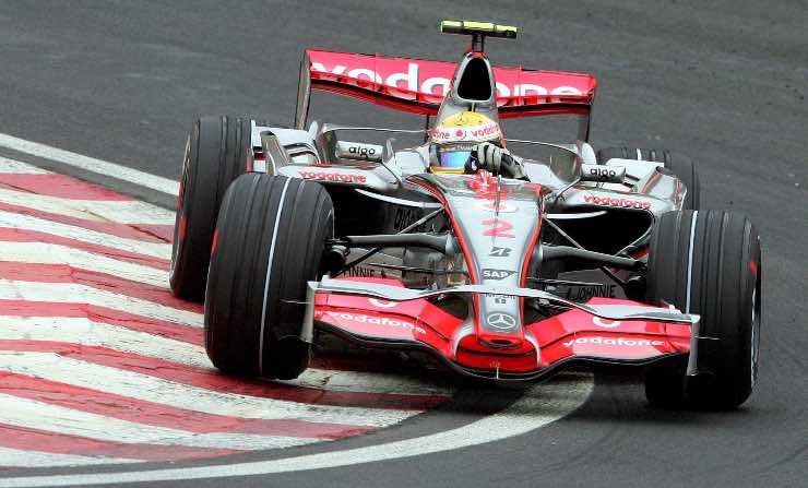 Lewis Hamilton per Russell avrebbe dovuto vincere