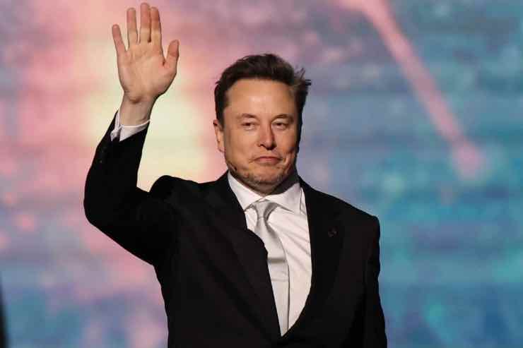 Musk robot che impedisce crimini