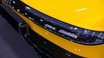 Supercar Bugatti e Ferrari umiliate