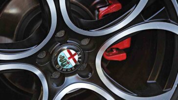Stellantis pronta a boicottare Alfa Romeo? Lo sgambetto che fa rumore: cosa succede