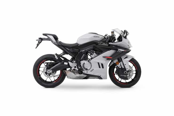 cfmoto 675 sr r moto 8000 euro